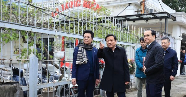 Le vice-ministre Nguyen Danh Huy inspecte la ligne ferroviaire de Hanoi