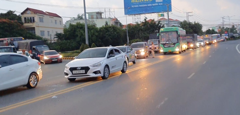 Giao thông qua cầu Rạch Miễu tê liệt vì tai nạn làm một người tử vong  - Ảnh 2.