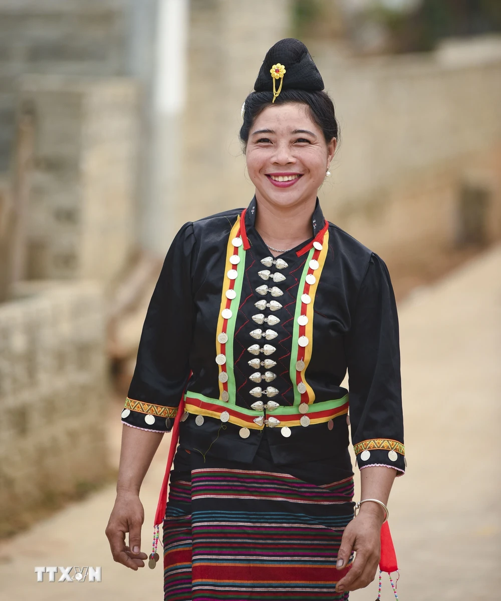 TTXVN_2305trangphucdantocCong2.jpg