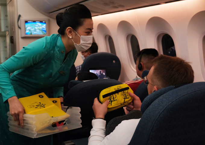 Vietnam Airlines flight attendants give passengers shoulder and waist bags recycled from expired life jackets. Photo: PHOTOGRAPHER'S NAME IS NOT REFUNDED