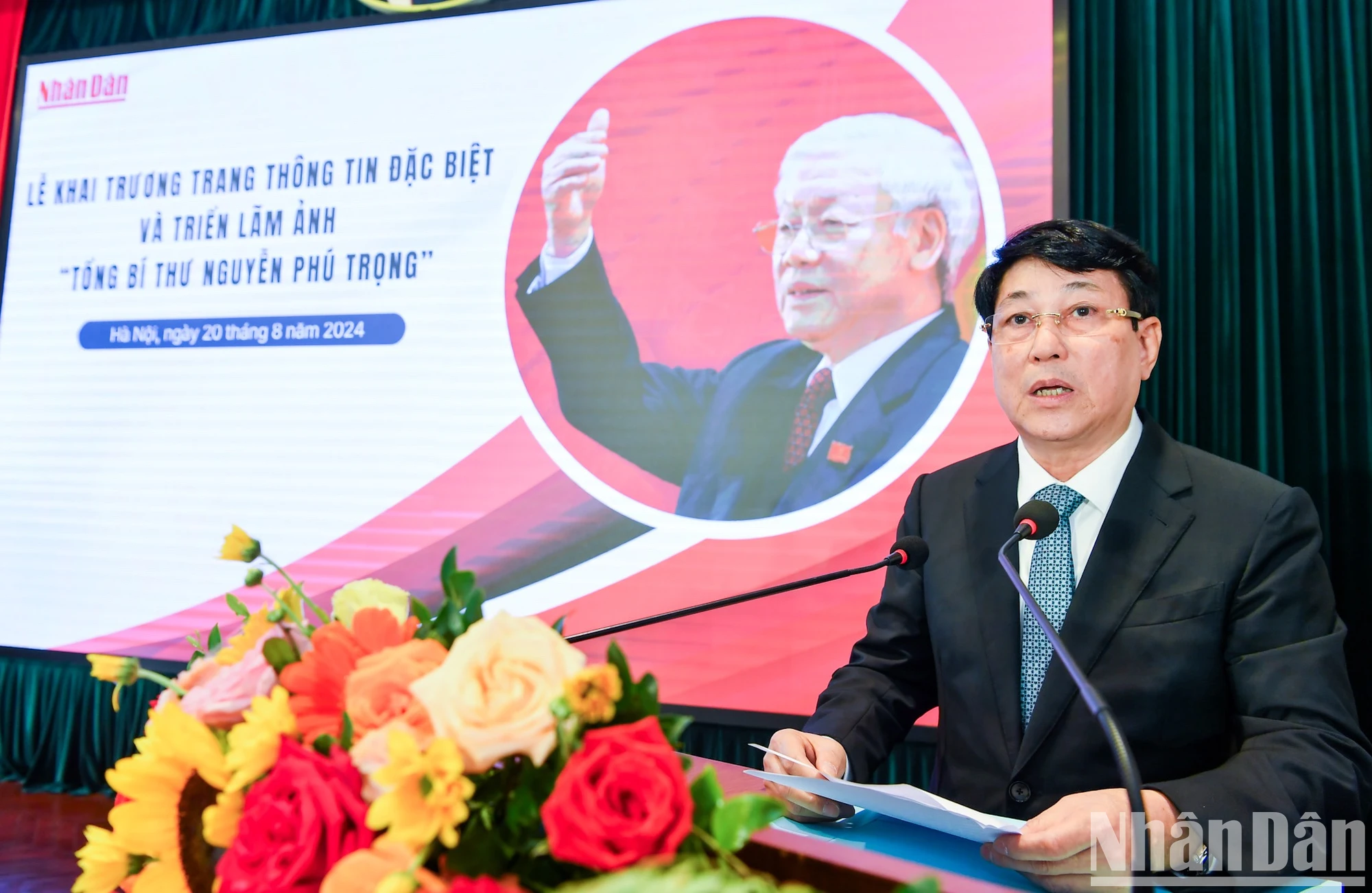 [Foto] El miembro permanente de la Secretaría, Luong Cuong, asiste a la ceremonia de apertura de la página de información especial y la exposición fotográfica sobre el Secretario General Nguyen Phu Trong. Foto 3