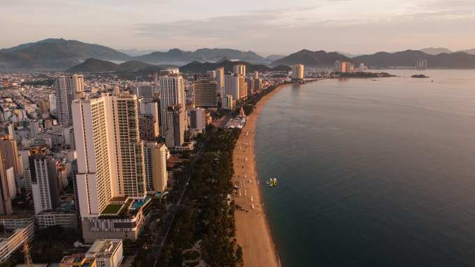 Tran Phu 해변은 나트랑에서 약 12km 길이입니다. 사진: Mien Chinh