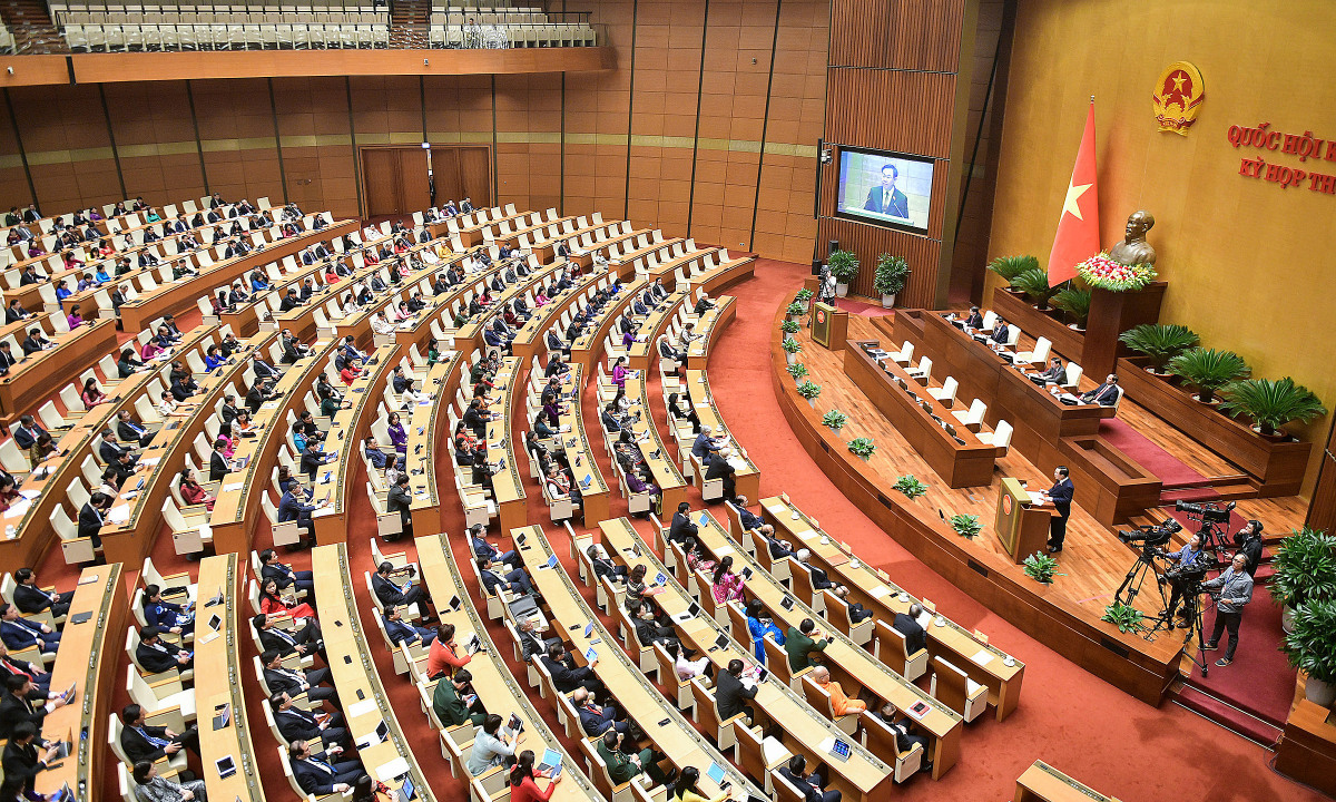 Today the National Assembly held an extraordinary meeting to consider the revised Land Law.