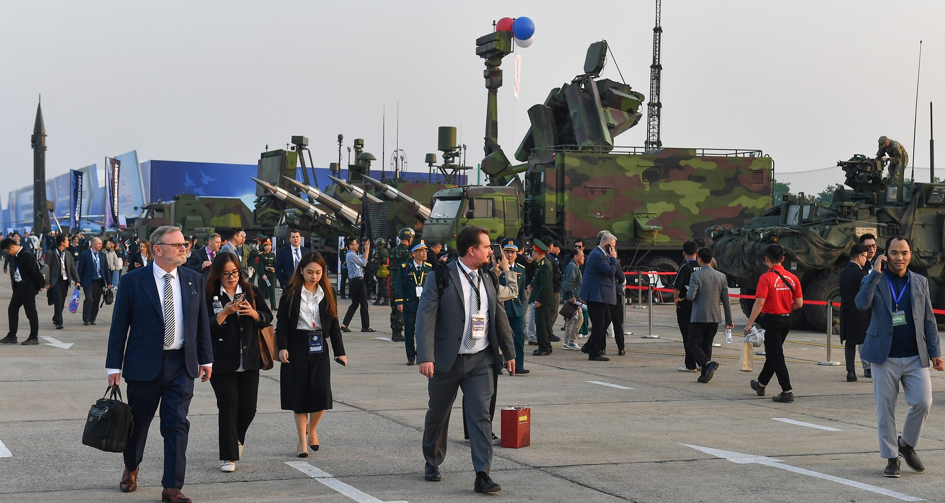 Francia y el Reino Unido dispuestos a ayudar a Vietnam a modernizar sus capacidades de defensa