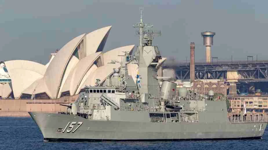 Frégate de classe FFH157 de la marine australienne dans le port de Sydney. Source : RYAN FLETCHER/SHUTTERSTOCK