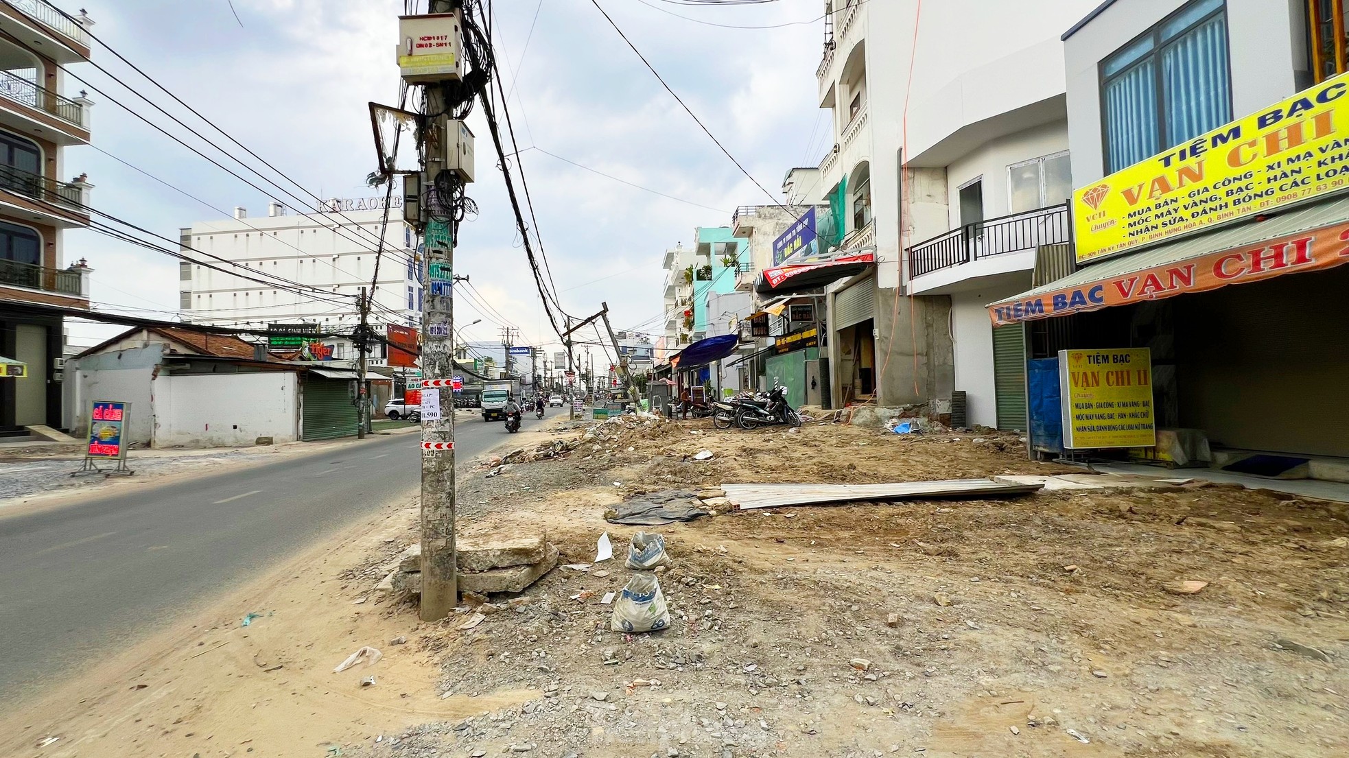 Die „überlastete“ Straße vor den Toren von Ho-Chi-Minh-Stadt wird bis Ende des Jahres erweitert und fertiggestellt, Foto 5