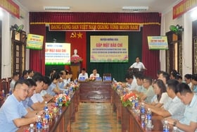 Huong Hoa: Meeting with the press on the occasion of the anniversary of Vietnam Revolutionary Press Day and the 55th anniversary of Khe Sanh Victory