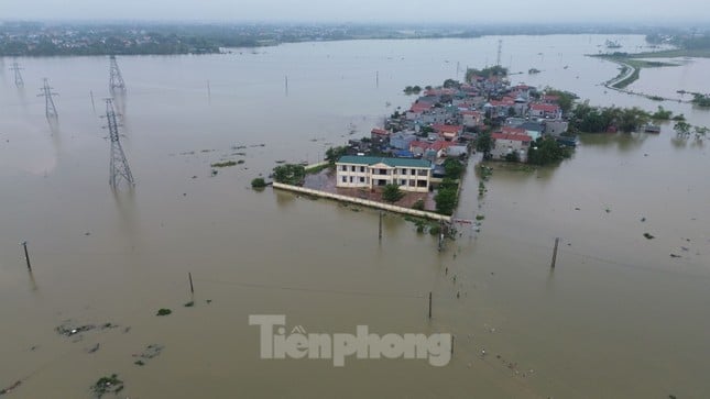 Hà Nội: Huyện Quốc Oai có 6 xã ngập úng, di tản hơn 400 người dân ảnh 1