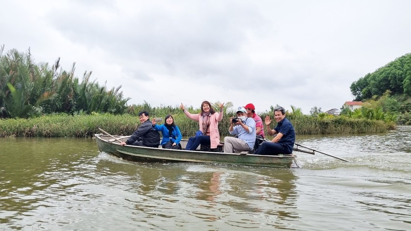 Rừng dừa nước Cà Ninh thu hút khách tham quan, trải nghiệm trong các dịp lễ và cuối tuần.