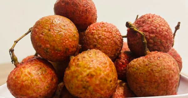 Lychee is good for health but what should you pay attention to when eating?