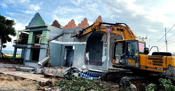 Desmantelan la última casa para entregar el terreno para la autopista Quang Ngai