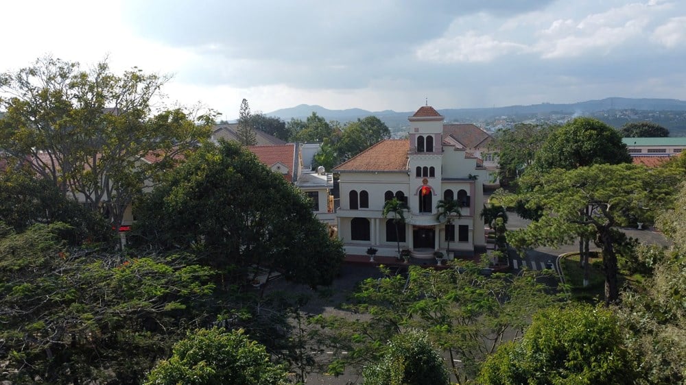 Dong Nai Thuong Provincial Town Hall - The oldest mansion in the Central Highlands - photo 5