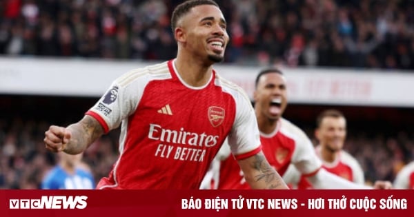 Tras derrotar al Brighton, el Arsenal espera que el Manchester United gane al Liverpool