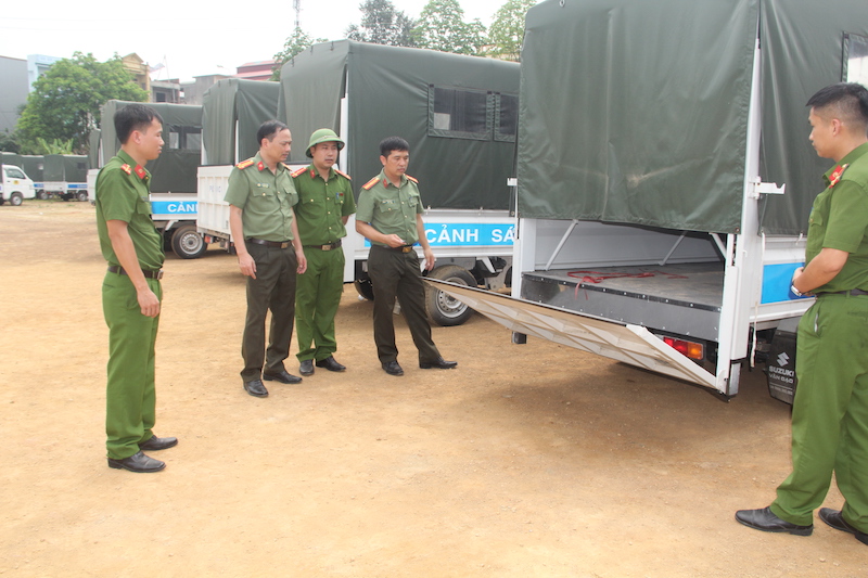 Handing over 60 cars for work to the police of communes and towns