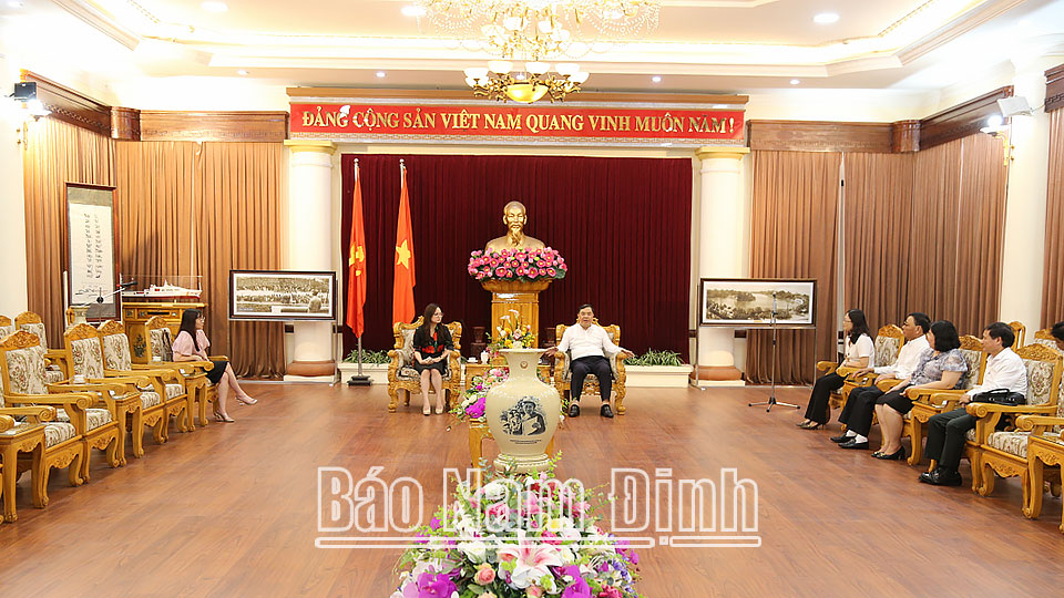 Quang cảnh buổi làm việc.