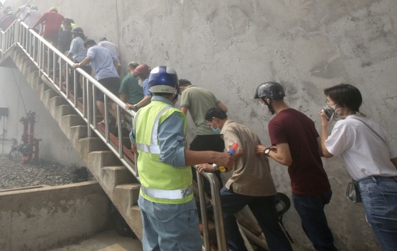 More than 1,279 people participated in a fire drill at the Saigon River Tunnel, photo 14