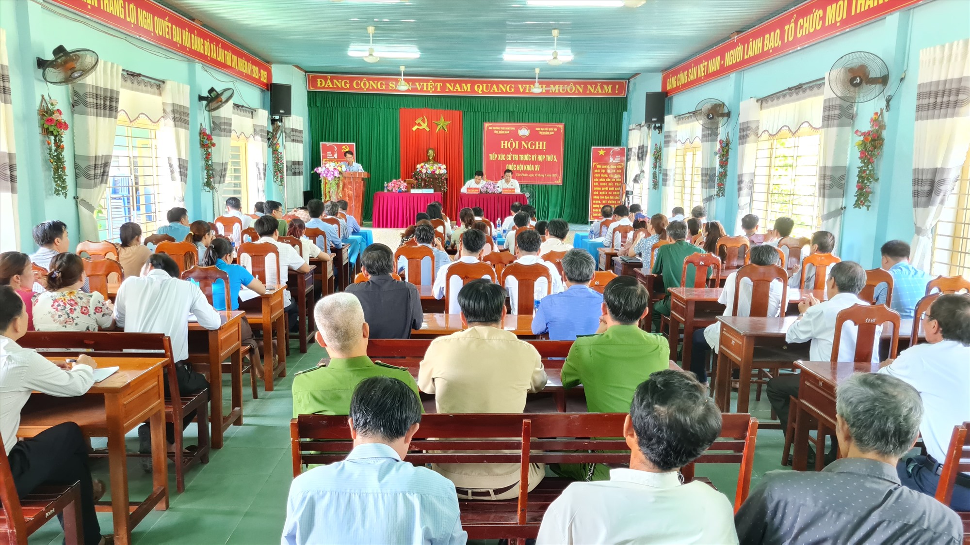 Une délégation de l'Assemblée nationale provinciale rencontre les électeurs à Tien Phuoc. Photo: D.L