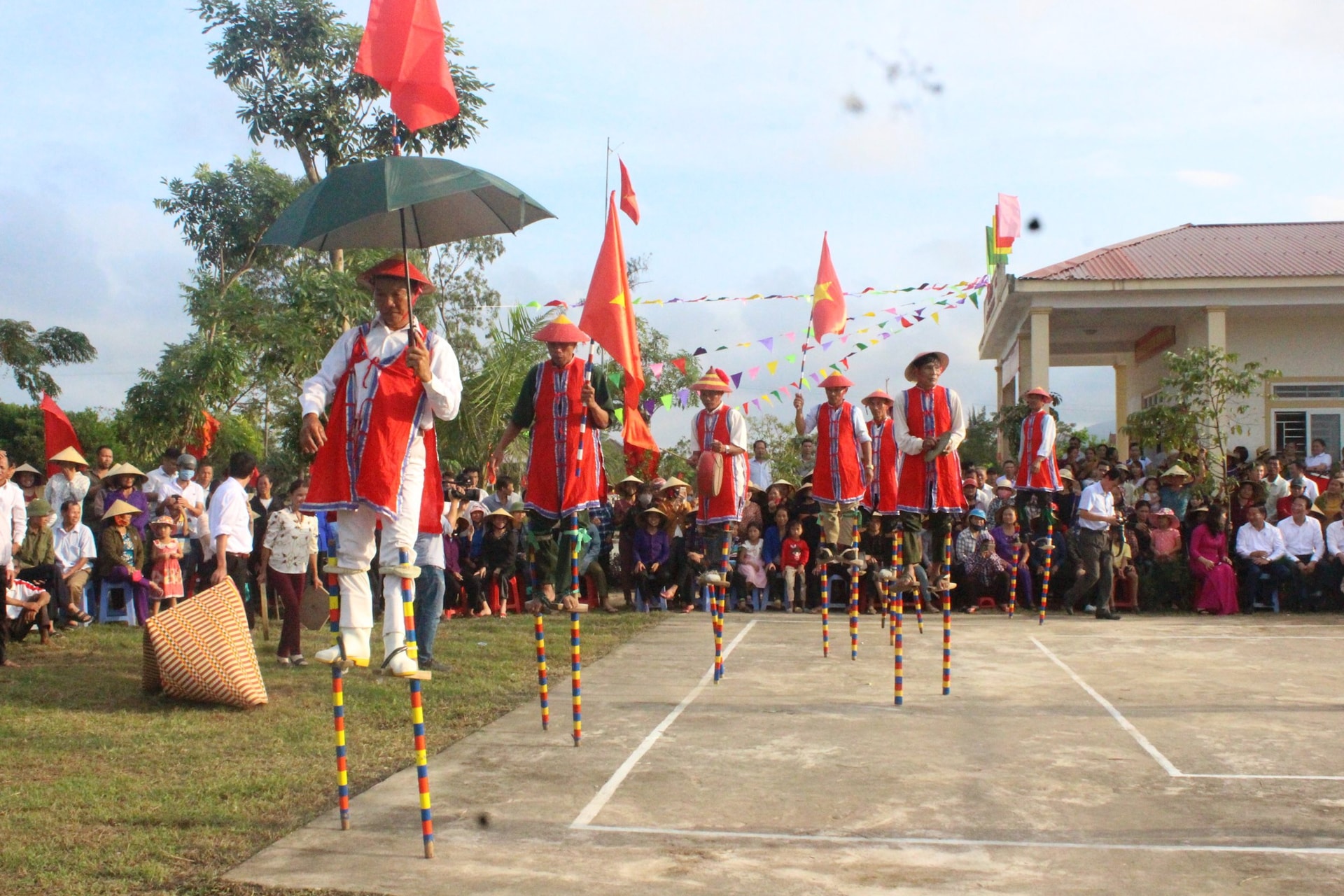 Ha Tinh s'efforce d'éveiller et de promouvoir les traditions culturelles, de développer la culture et les peuples de manière globale en construisant de nouvelles zones rurales.