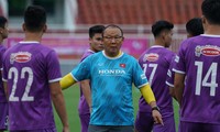 El equipo de Vietnam tuvo su primera sesión de entrenamiento en el estadio Thong Nhat