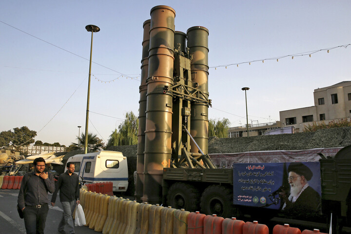 Irans S300-Raketensystem während einer Militärparade im Jahr 2017. (Foto: AP)