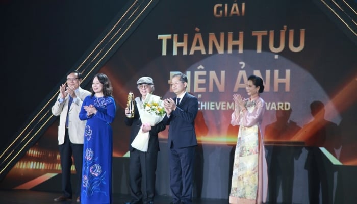 Mehr als 100 Filmemacher und Stars nehmen an der Eröffnungszeremonie des 2. Da Nang Asian Film Festival teil