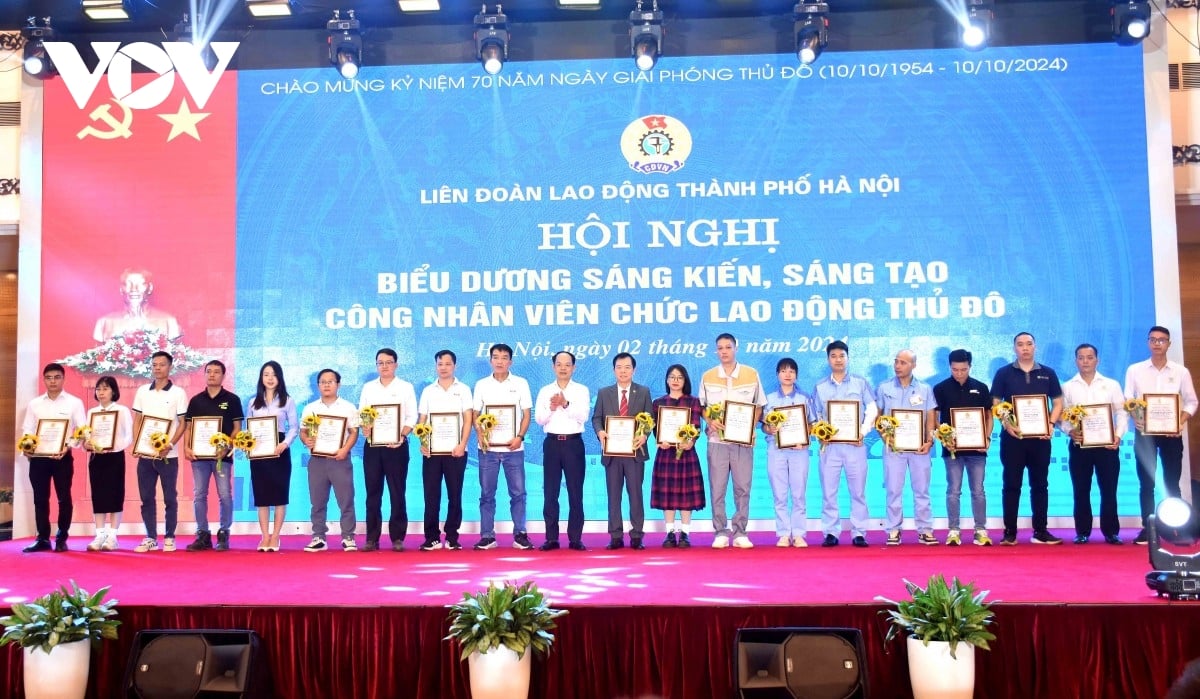 ha noi ton vinh 100 guong sang kien, sang tao va doanh nghiep tieu bieu hinh anh 3