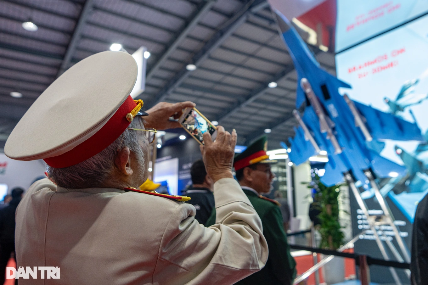 Exposición de Defensa: La gente está orgullosa del crecimiento del Ejército vietnamita