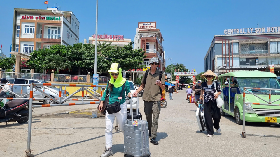 Revenue and number of tourists to Quang Ngai increase every year.