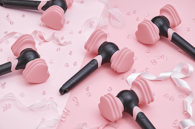 Đồ lưu niệm Blackpink ở sân vận động Mỹ Đình có giá hơn 1 triệu đồng - 1