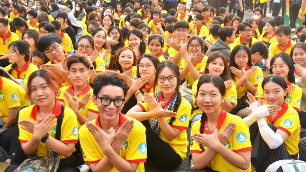 Soldiers participating in the 2024 Spring Volunteer Campaign