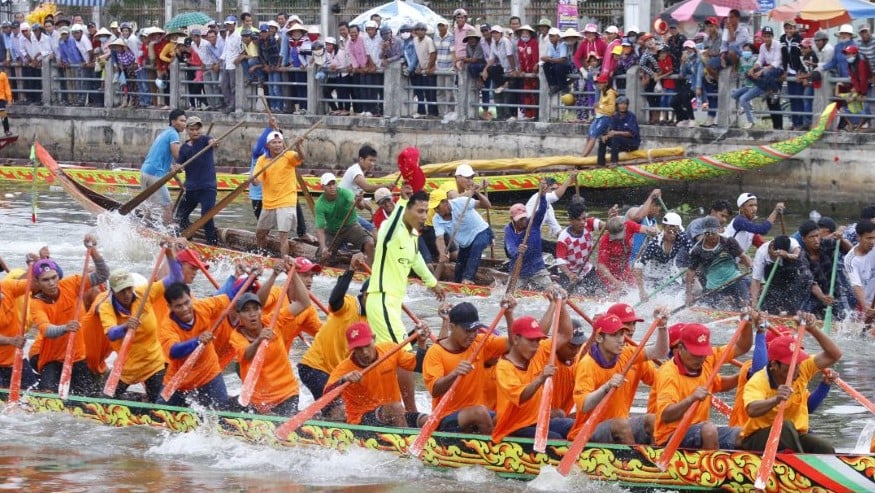 ការប្រណាំងទូករបស់ខ្មែរនៅ Bac Lieu (Hoang Nam)