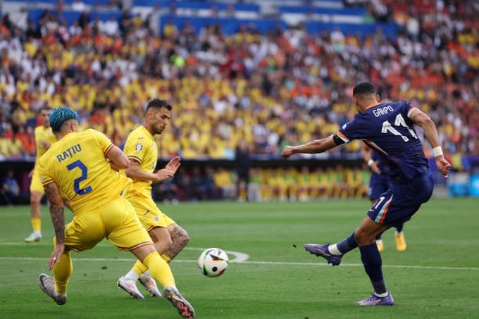 Munich, Alemania: Cody Gakpo, de los Países Bajos, marca el primer gol de su equipo con la selección absoluta.jpg