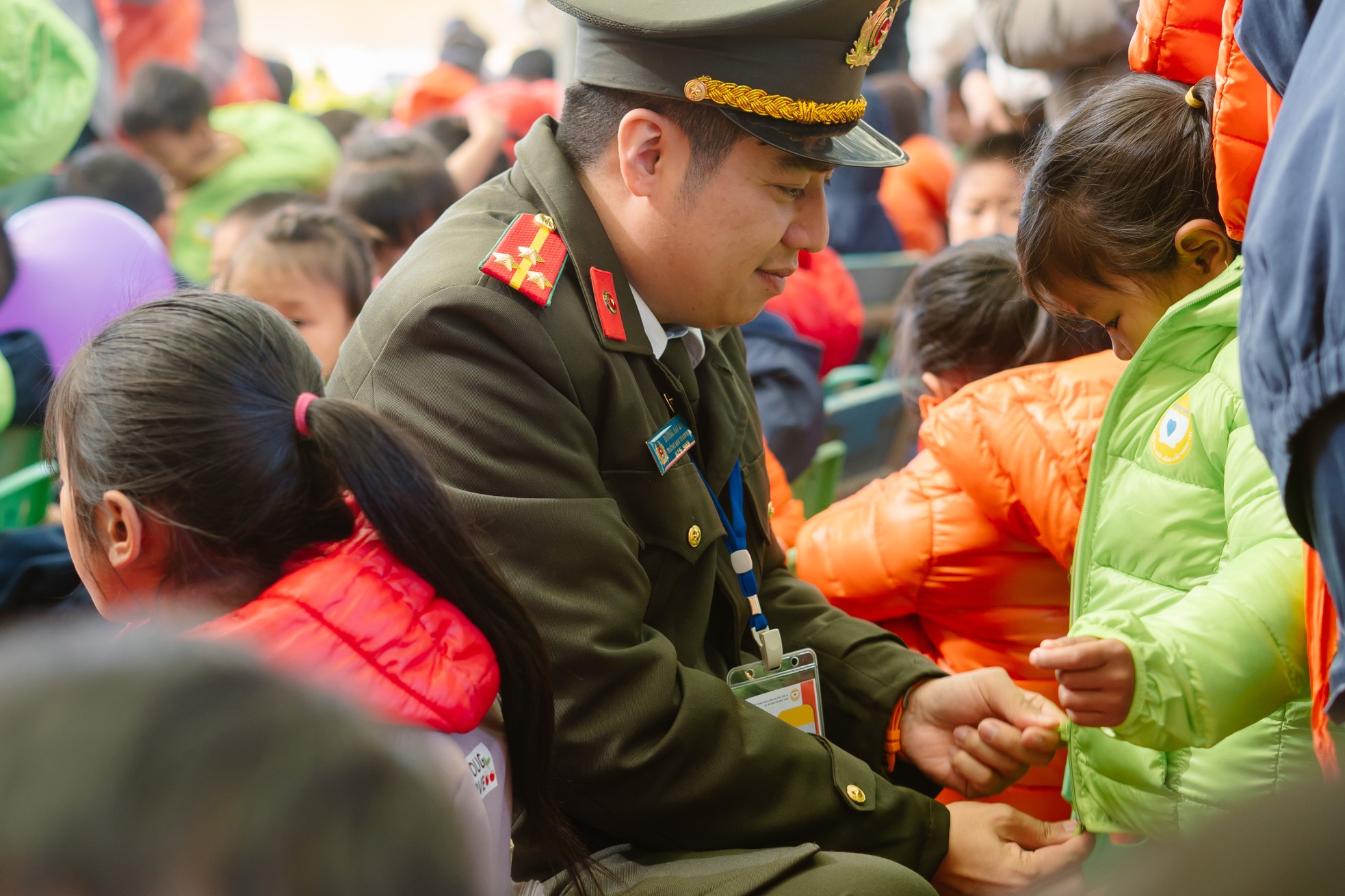 손라 산악지대 어린이들에게 따뜻한 코트 1만1000여 벌 전달 사진 4