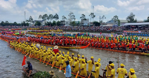 การแข่งขันเรือยาวเอ็นจีโอสุดยิ่งใหญ่แห่งภาคตะวันตก สร้างความตื่นตาตื่นใจ