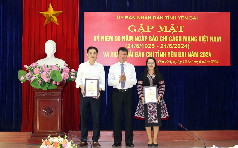 Yen Bai Provincial Newspaper Awards 2024 selected 41 outstanding works to award prizes.