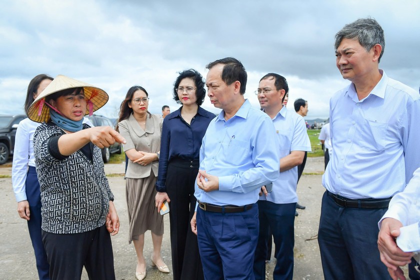 Phó Thống đốc NHNN Đào Minh Tú đi thực tế tại Quảng Ninh