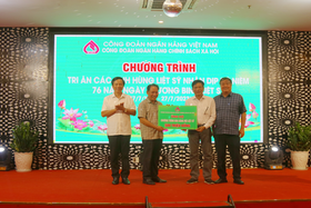 Vietnam Bank for Social Policies Trade Union donated 500 million VND to the program 