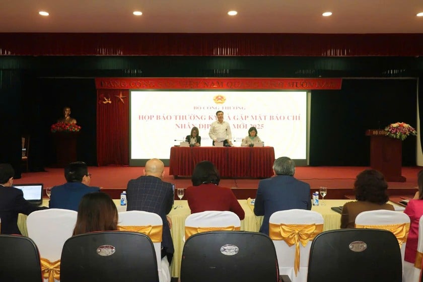 Scène de conférence de presse.