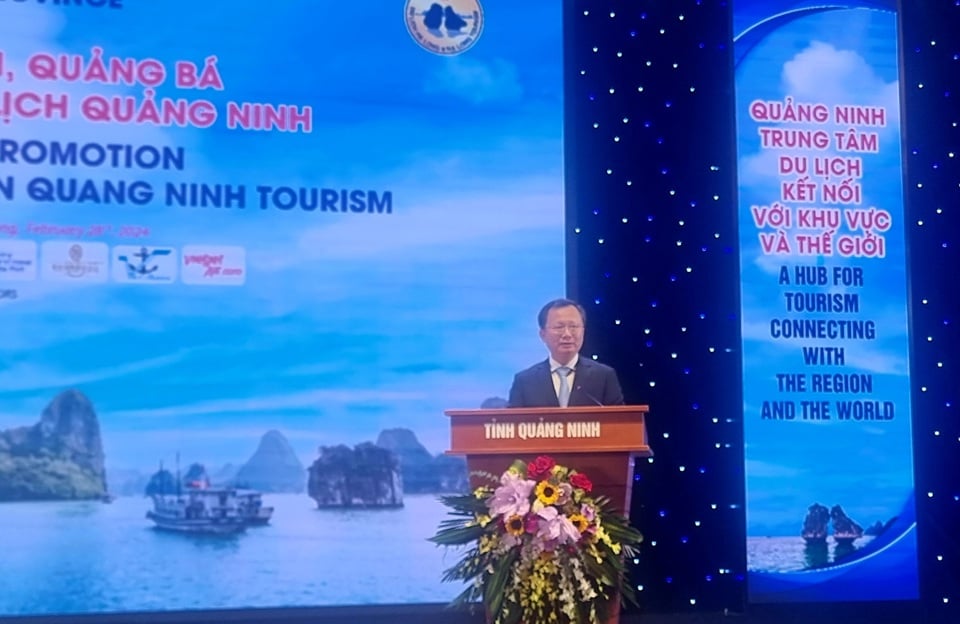 Chairman of Quang Ninh Provincial People's Committee Cao Tuong Huy speaks at the conference. Photo: Vinh Quan