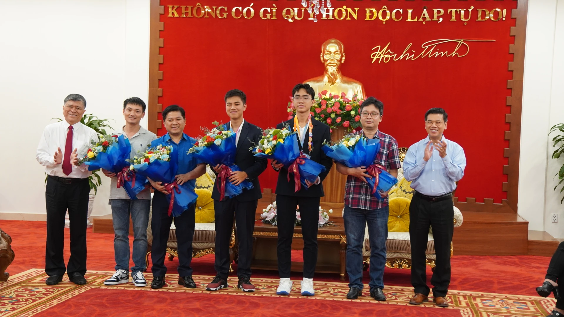 Hai học sinh Việt Nam đoạt giải nhì khoa học kỹ thuật quốc tế: Cảm giác đã lắm!