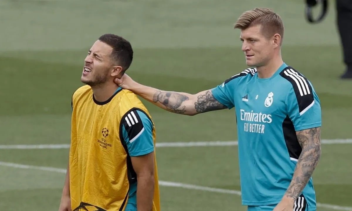 Kroos ám chỉ Hazard tự hủy hoại sự nghiệp