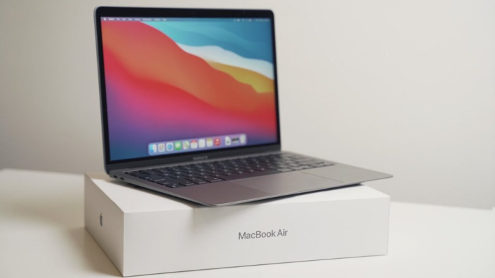 Macbook Air M2 2022 13.6 inch.