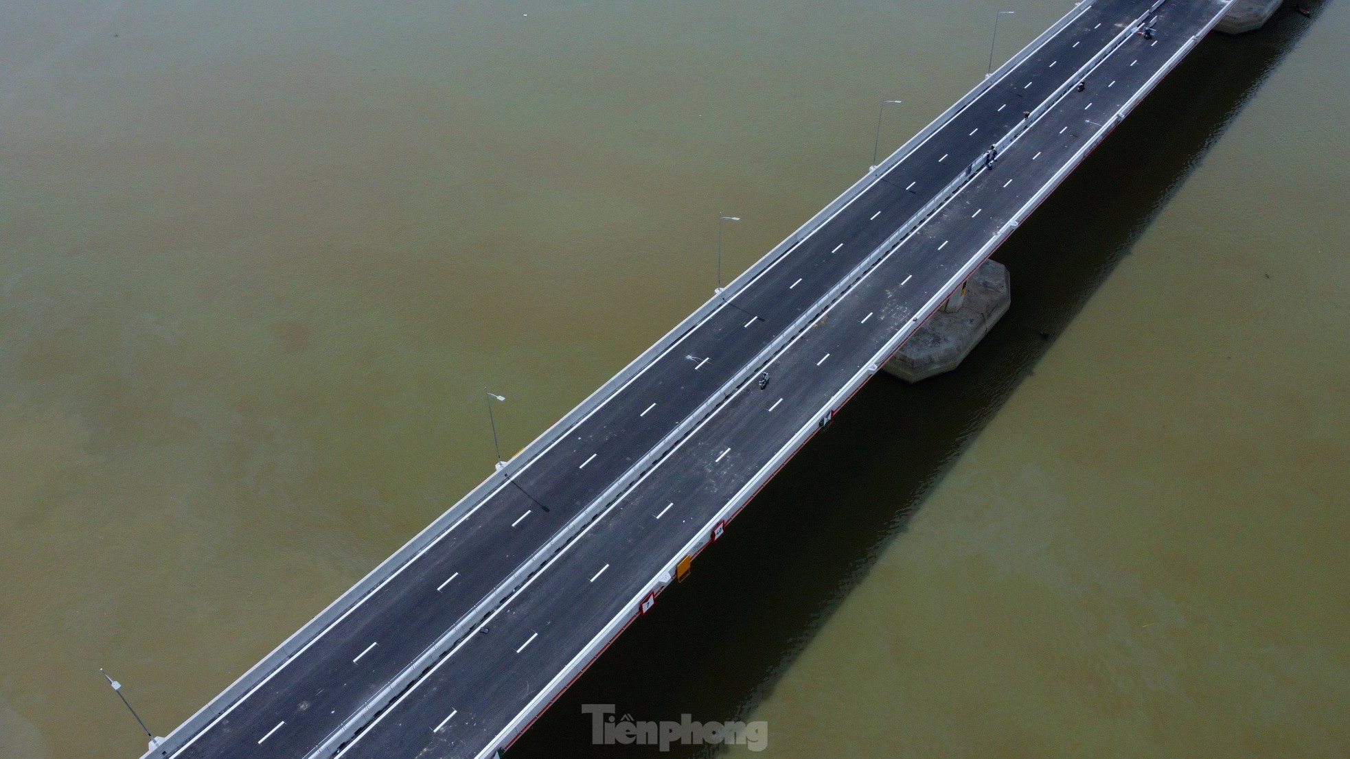 開通前の南北高速道路にかかる最長の河川橋（写真5）