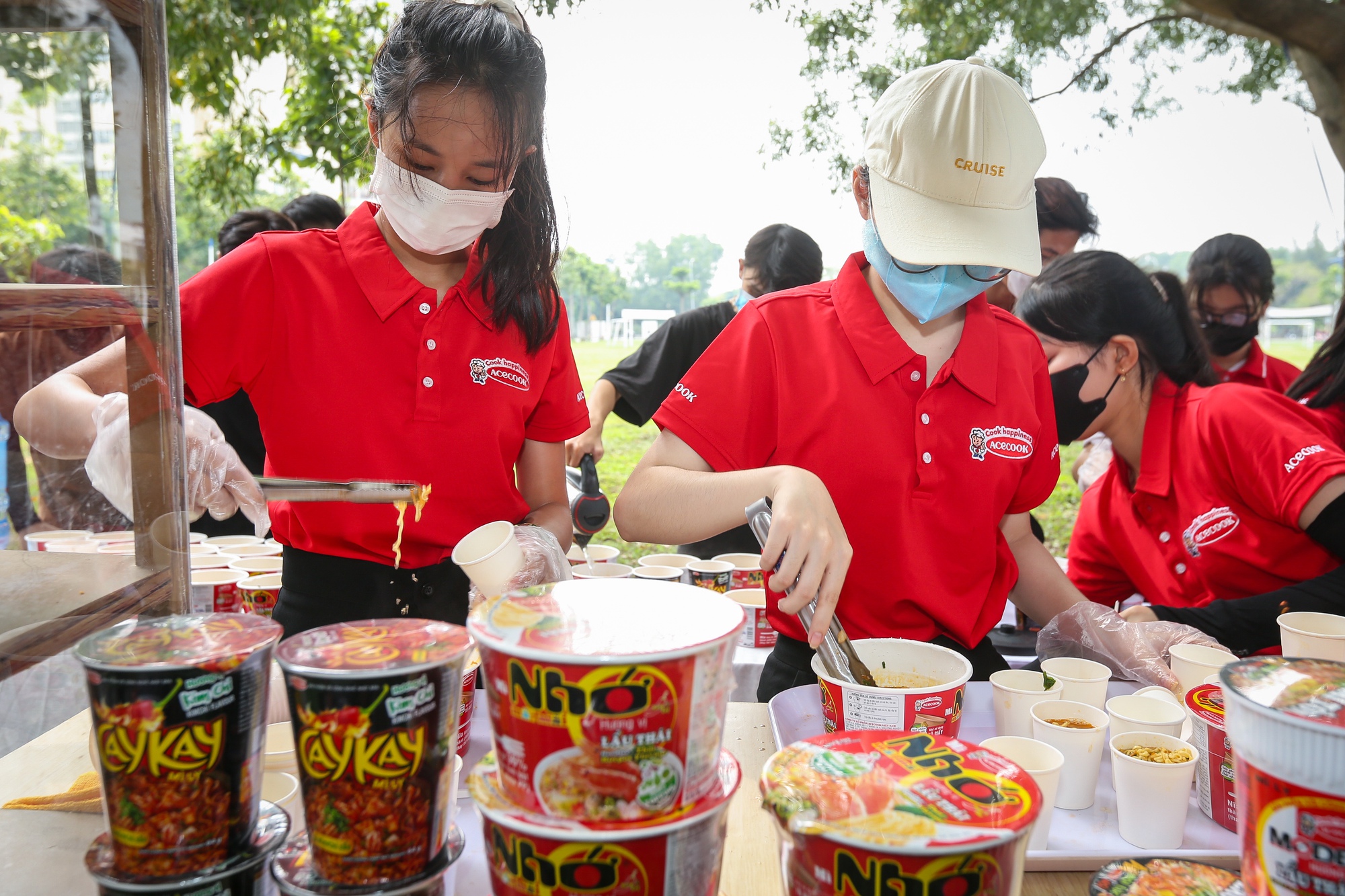 Hàng ngàn sinh viên tranh tài… nấu mì - Ảnh 3.