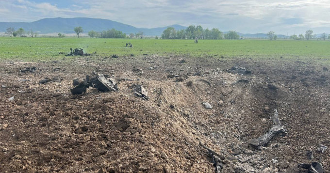 Des débris d'un missile abattu tombent en Crimée le 6 mai. Photo : Telegram/Oleg Kryuchkov