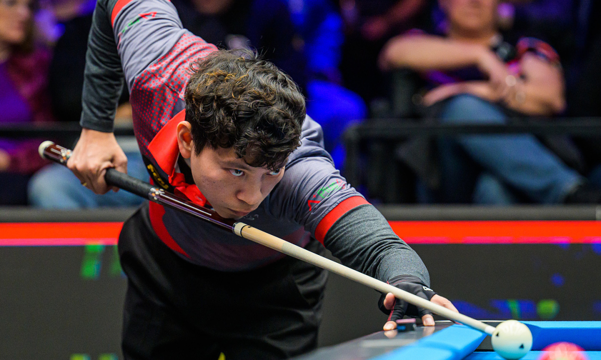 Le joueur de billard Quoc Hoang a grandement contribué à aider l'équipe asiatique à remporter la Coupe Reyes.