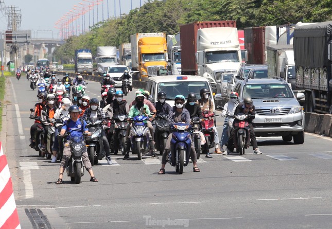 Widespread heat continues in Ho Chi Minh City and the South photo 1