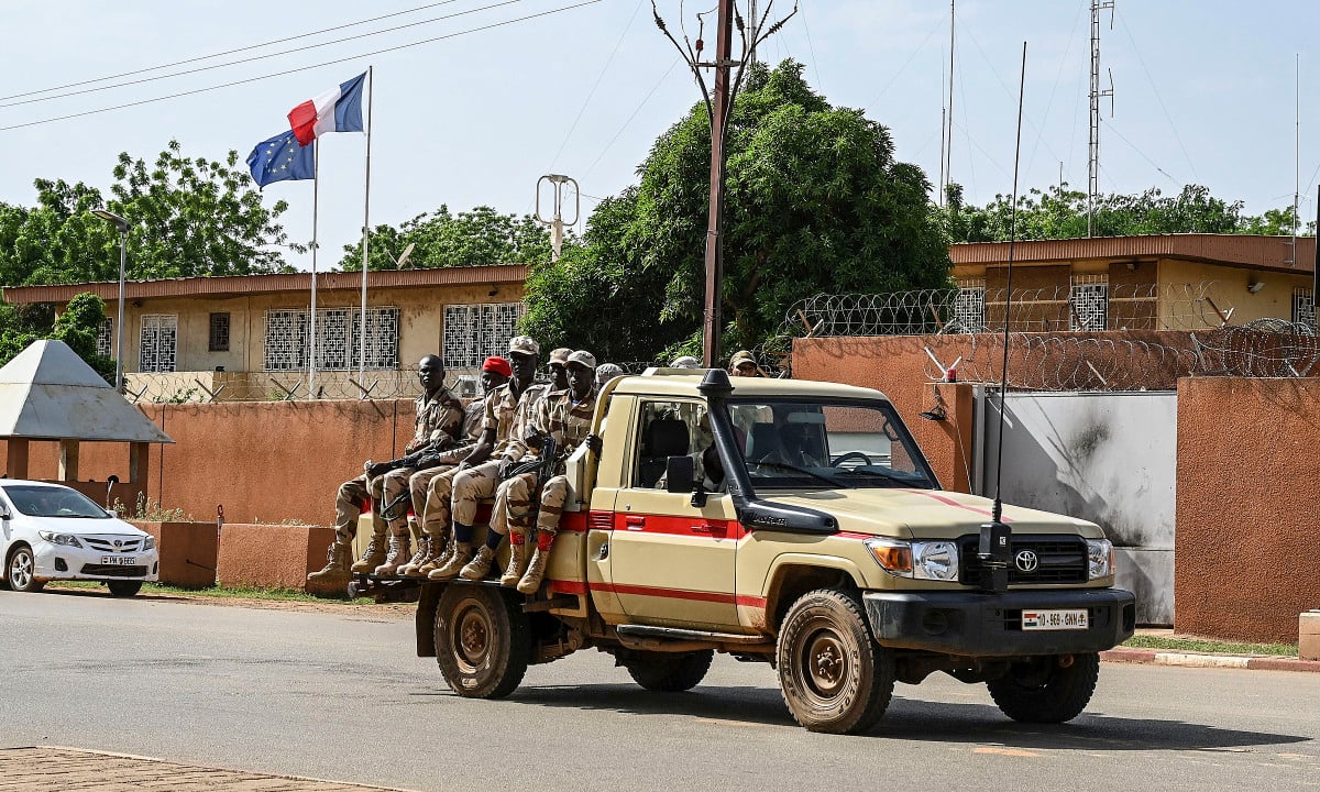 Militärregierung in Niger fordert Polizei auf, französischen Botschafter zu eskortieren