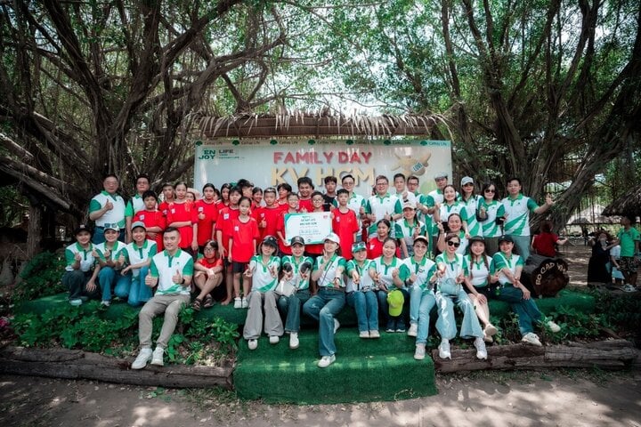 La succursale de Cathay Life à Ho Chi Minh-Ville organise une « Journée de la famille » avec le message « Give Love - 4 »