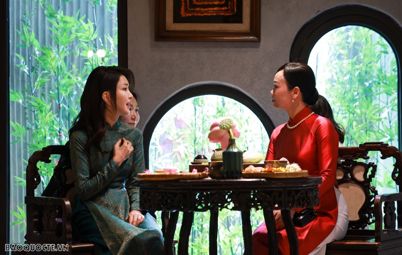 Phu nhân Chủ tịch nước và Phu nhân Tổng thống Hàn Quốc cùng thưởng trà, nghe nhạc - Ảnh 3.